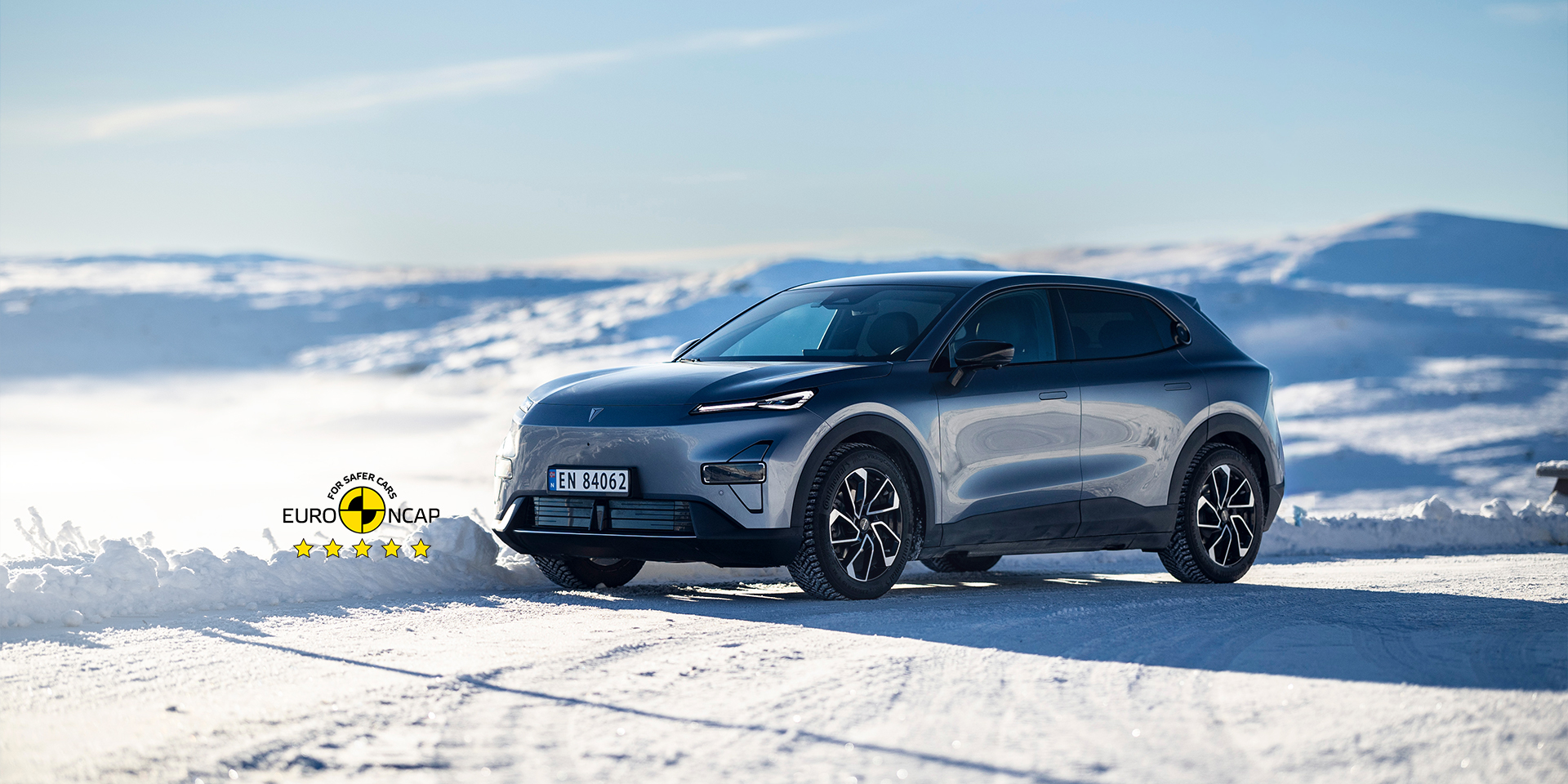 Foto: Changan Deepal S05 i fargen grå, i norsk vinterlandskap.