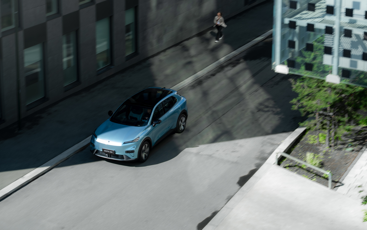 Foto: Changan Deepal S05 i fargen Andromeda Blue i Oslo